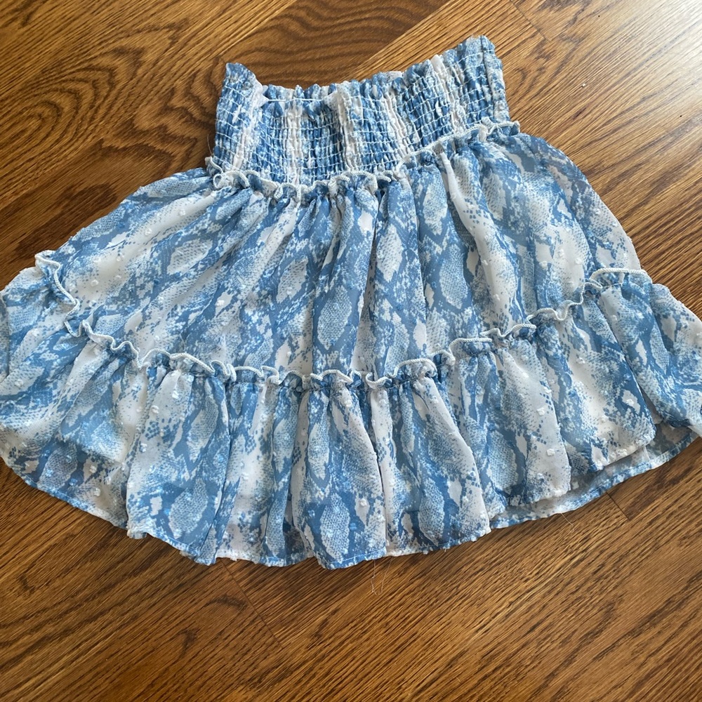 Blue and white altard states skirt